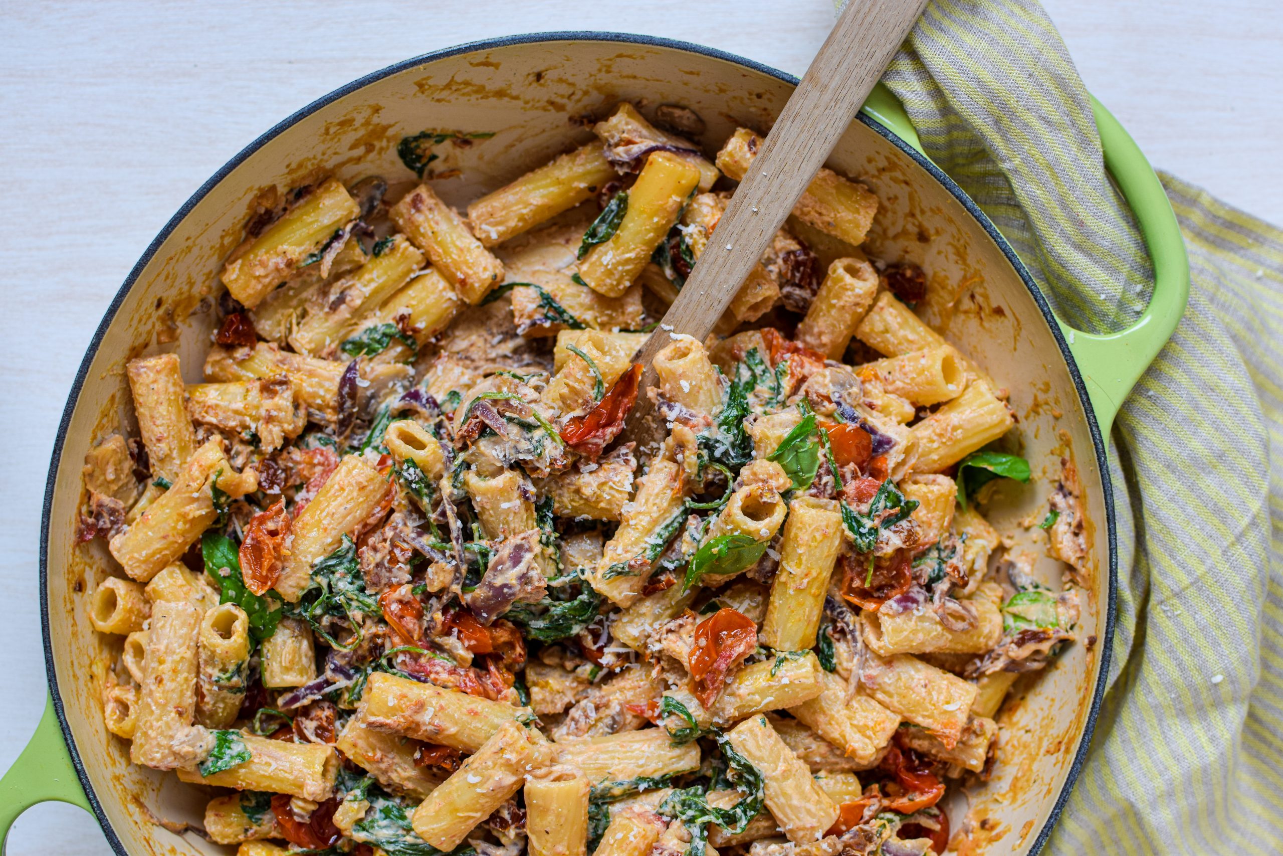 Pasta med soltørret tomat og ricotta