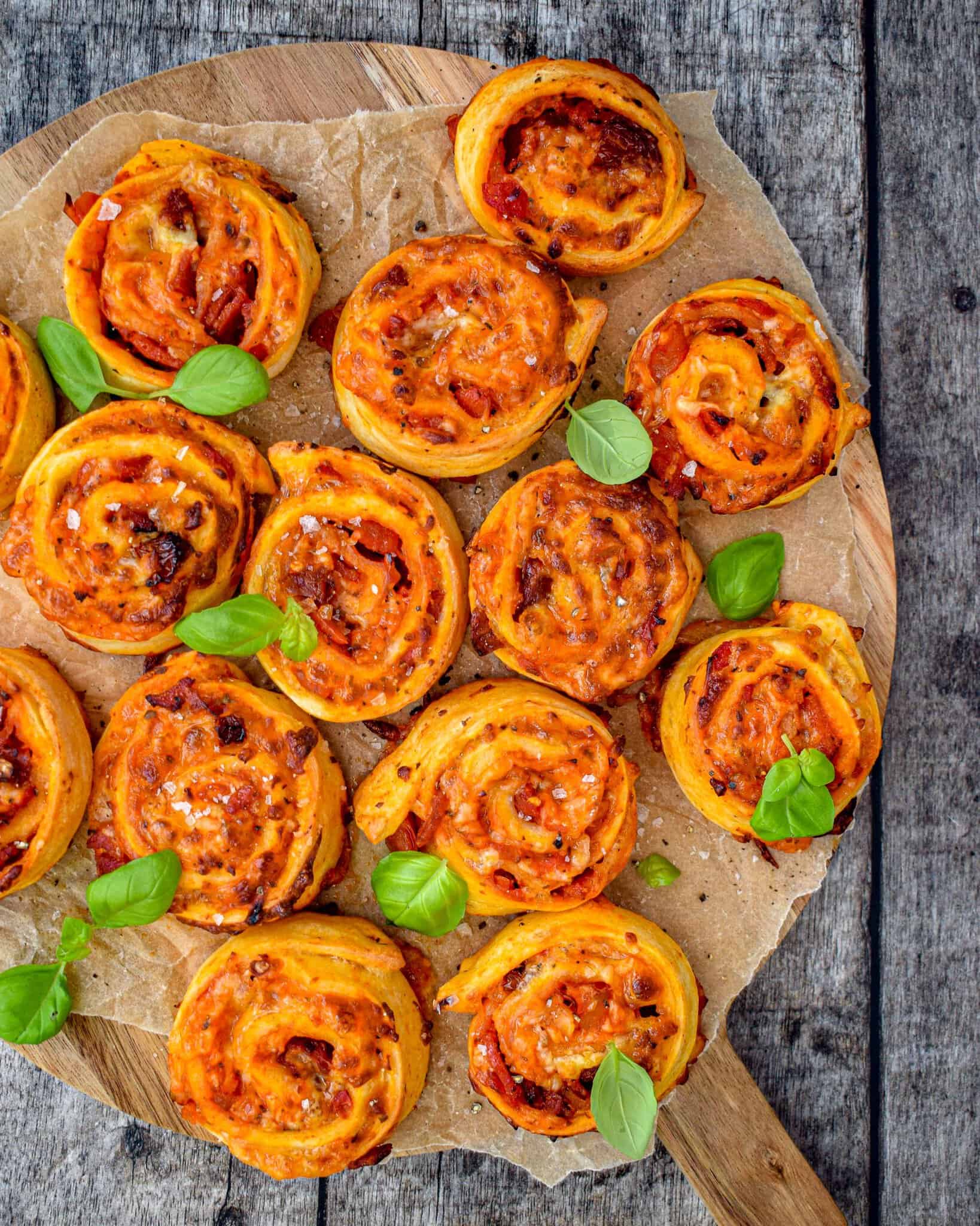 Nemme pizzasnegle med pepperoni