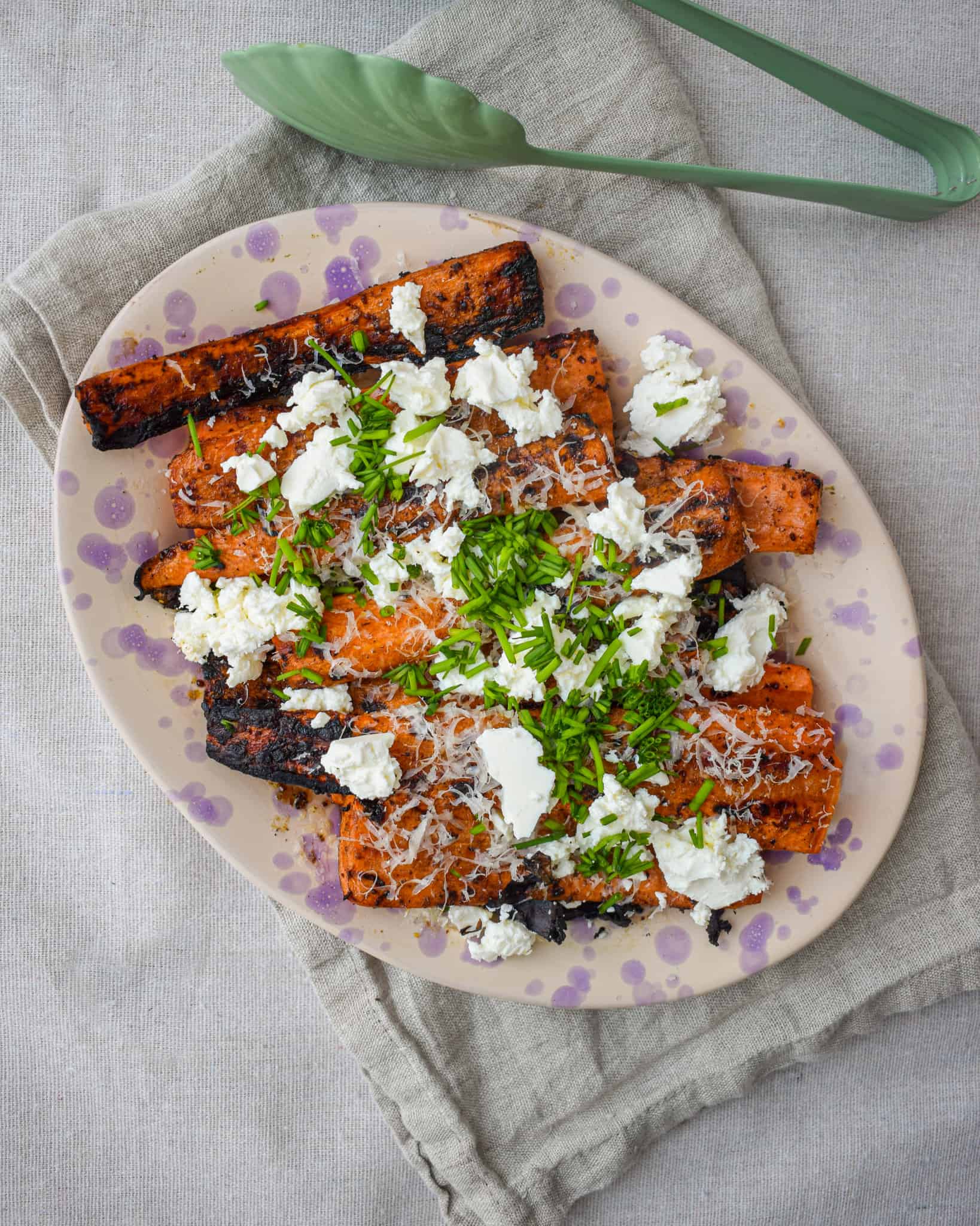 Grillede gulerødder med honning og feta