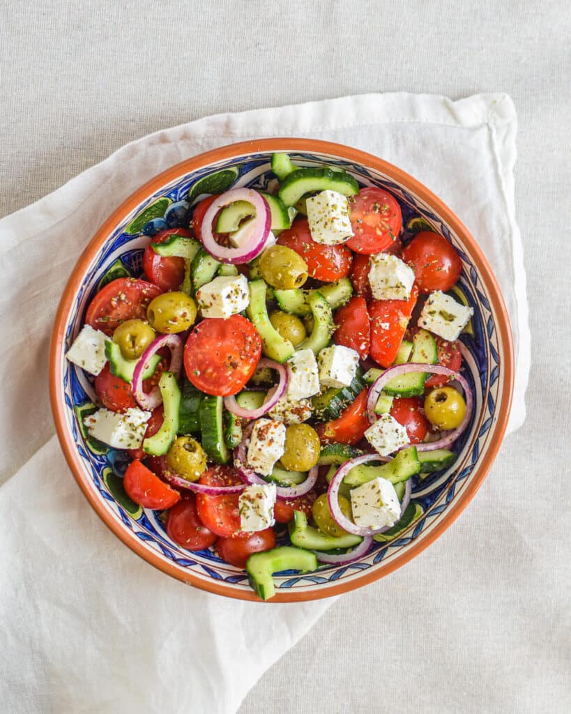 Græsk salat med tomat, agurk og feta