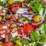 Sprød salat med feta, oliven, tomat og balsamico glace