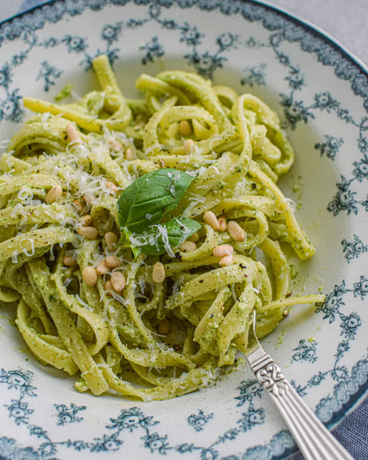 Pasta pesto - nem og hurtig pasta med grøn pesto
