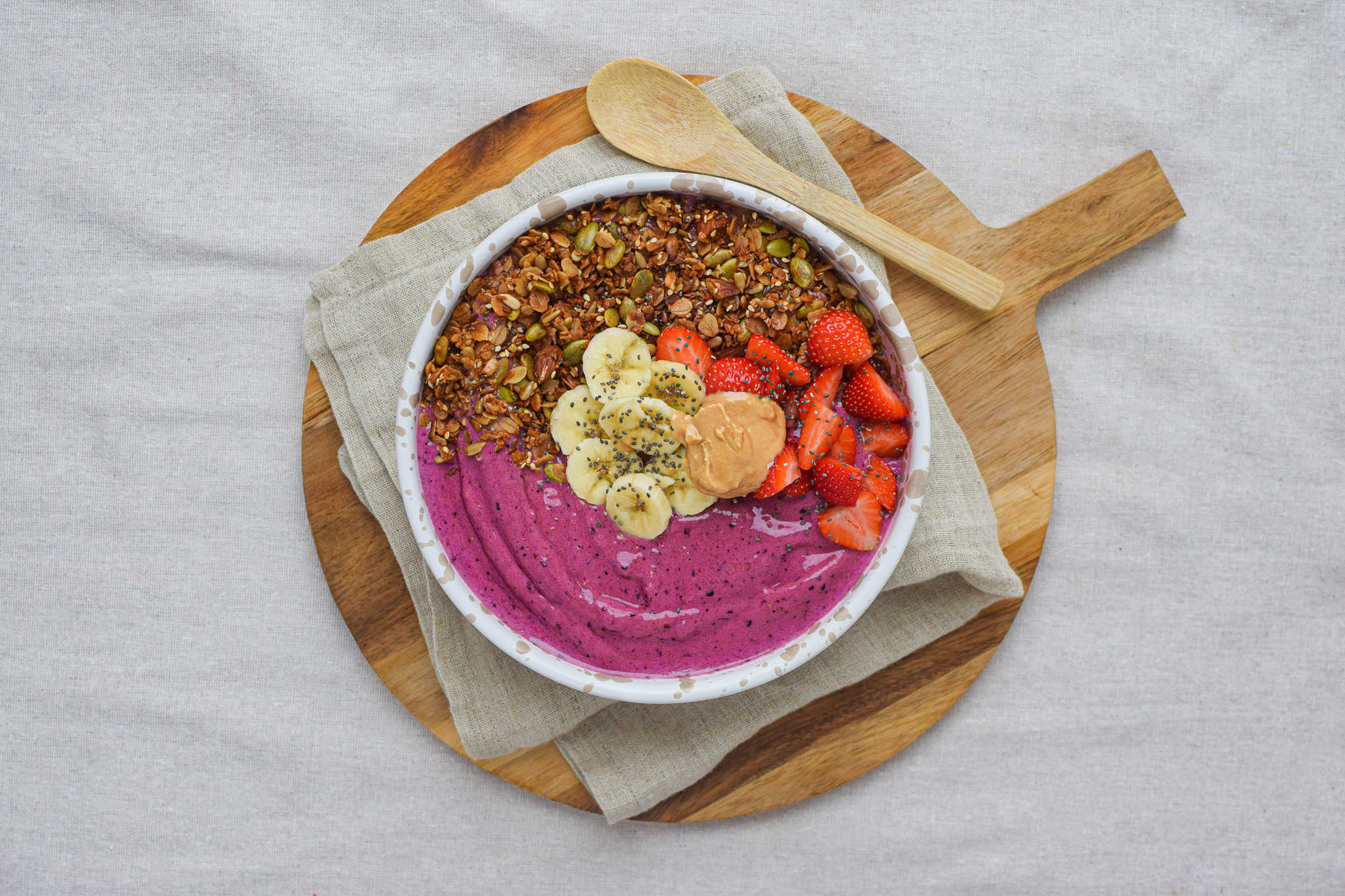 Smoothiebowl med jordbær og blåbær