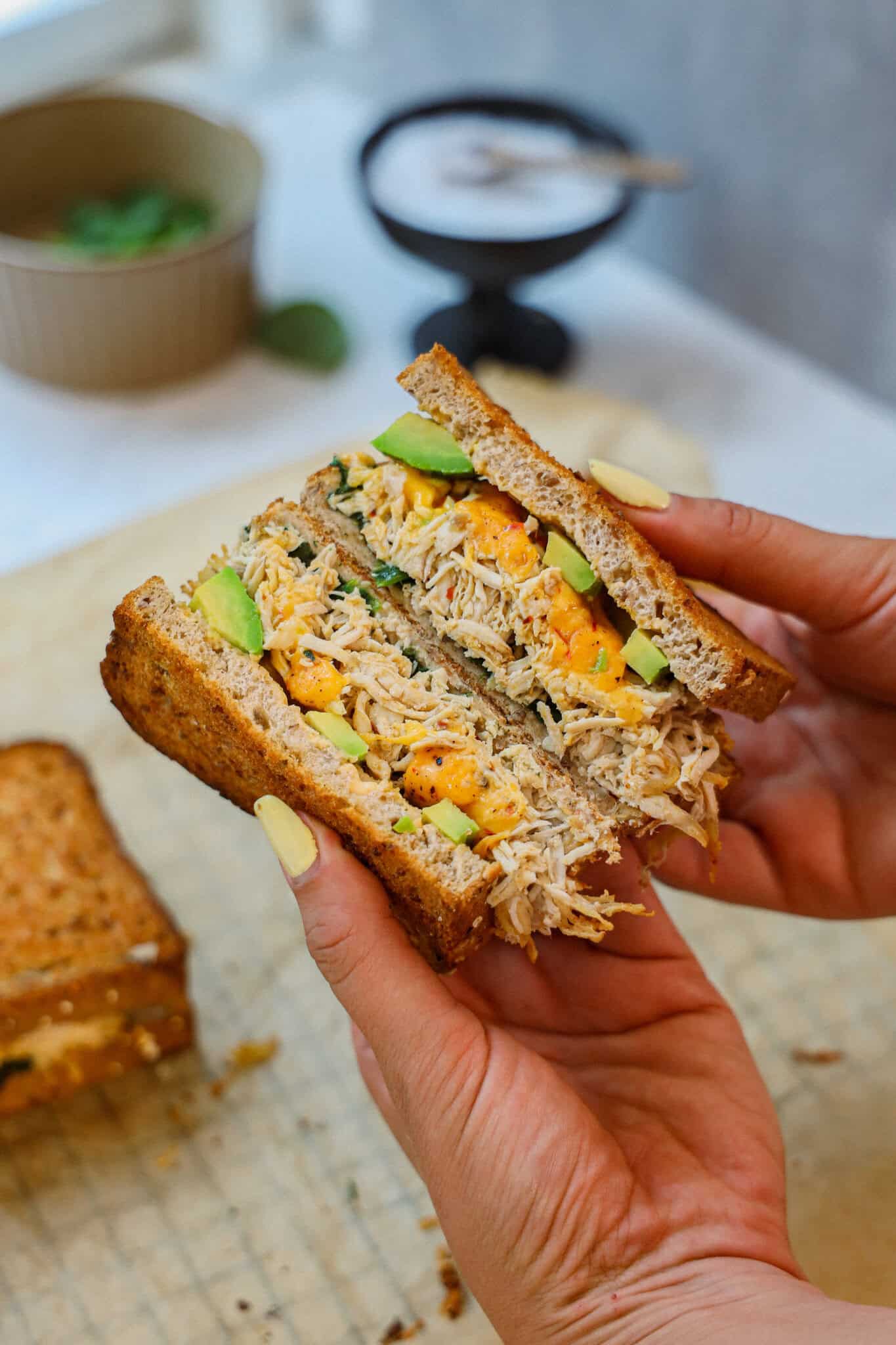 Sandwich med kylling og avocado
