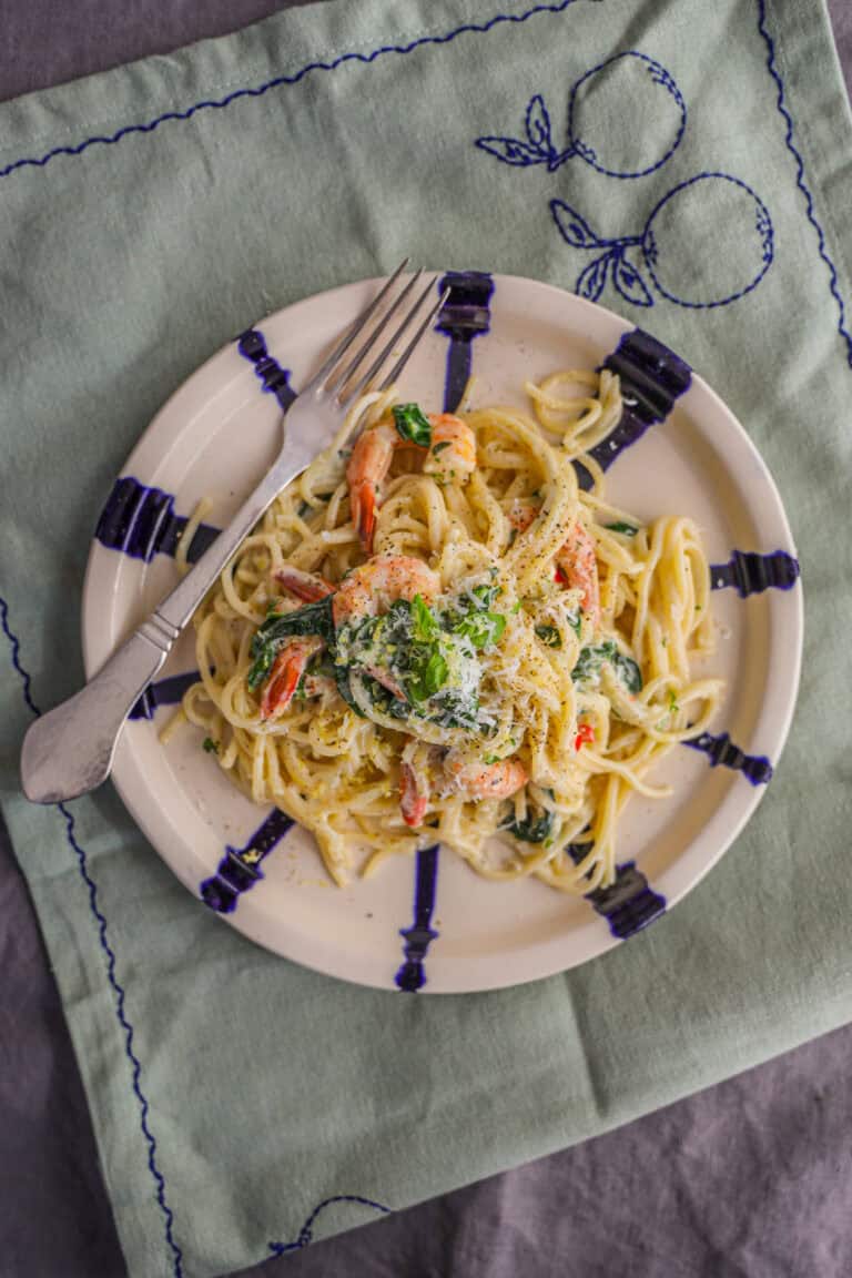 Cremet pasta med tigerrejer og fløde