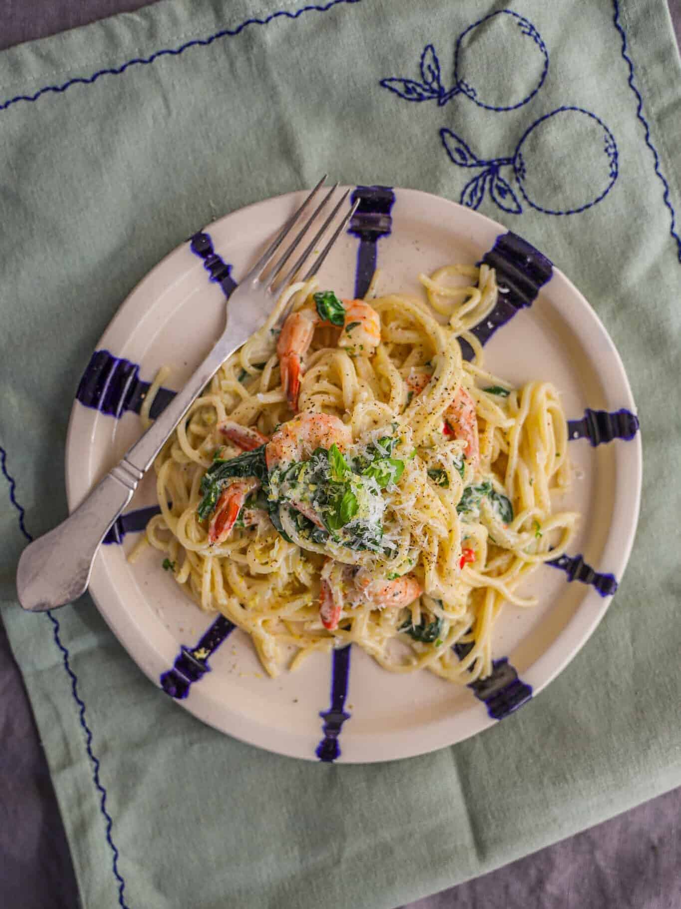 Cremet pasta med tigerrejer og fløde