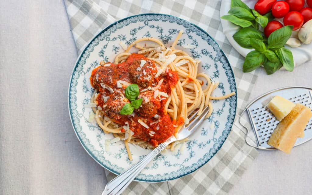 Pasta med kødboller