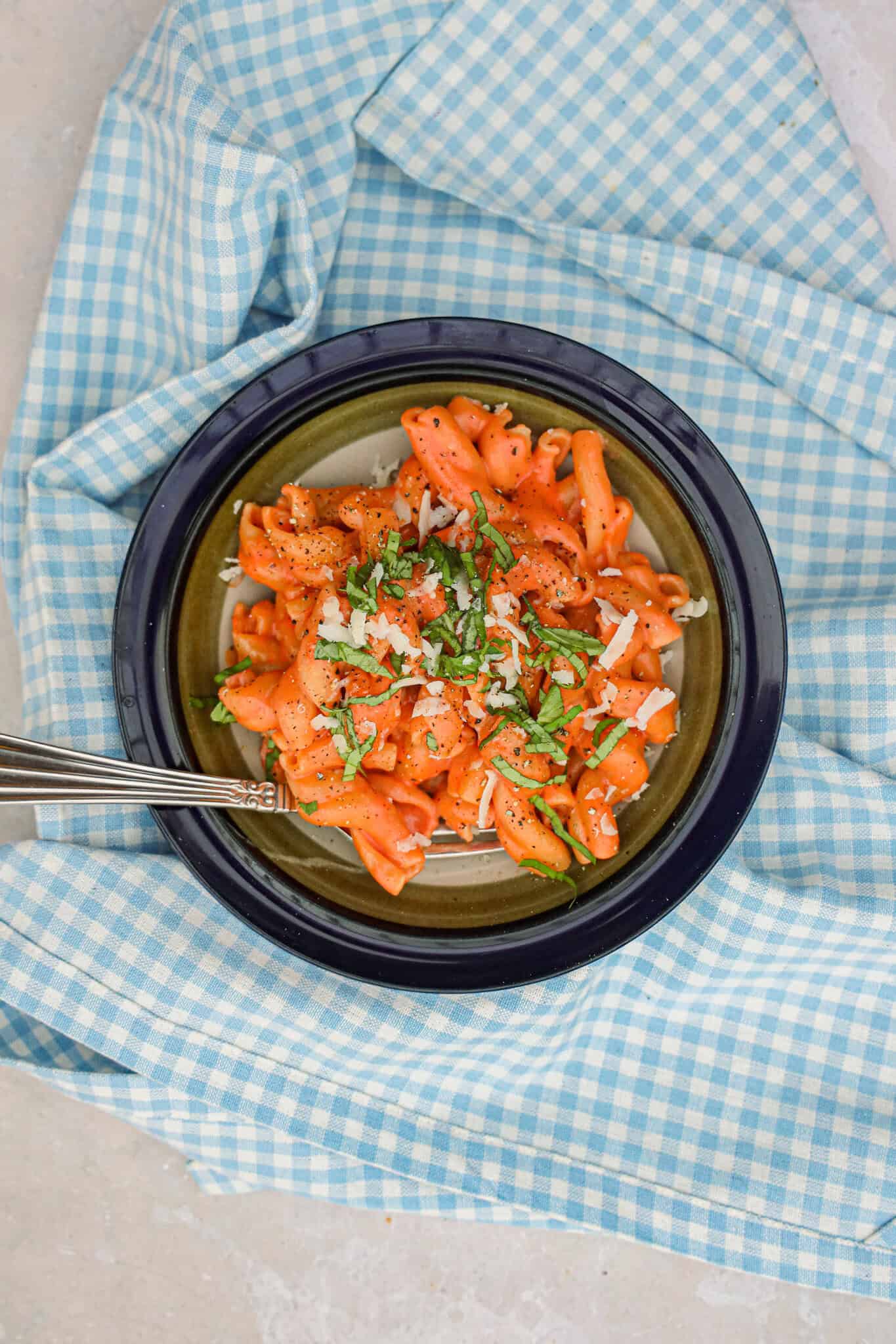 Pasta med cremet tomatsovs