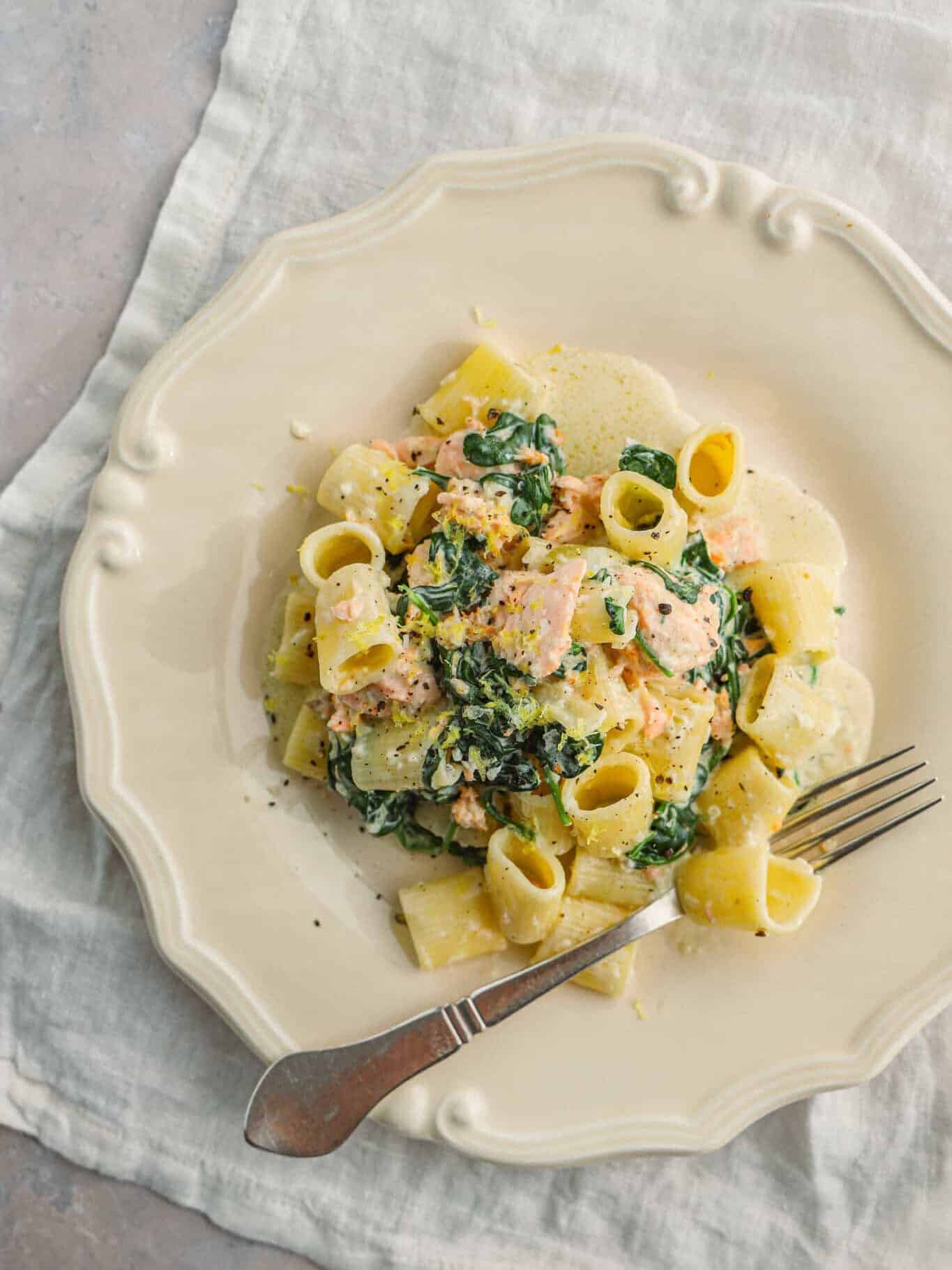 pasta med laks og spinat