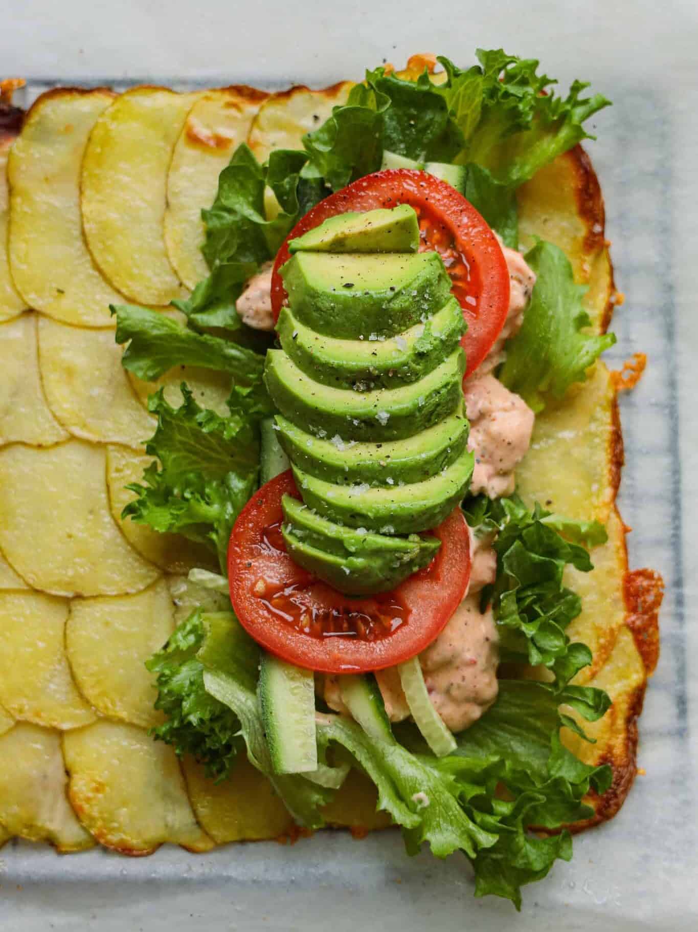 Kartoffelbrød med kyllingesalat