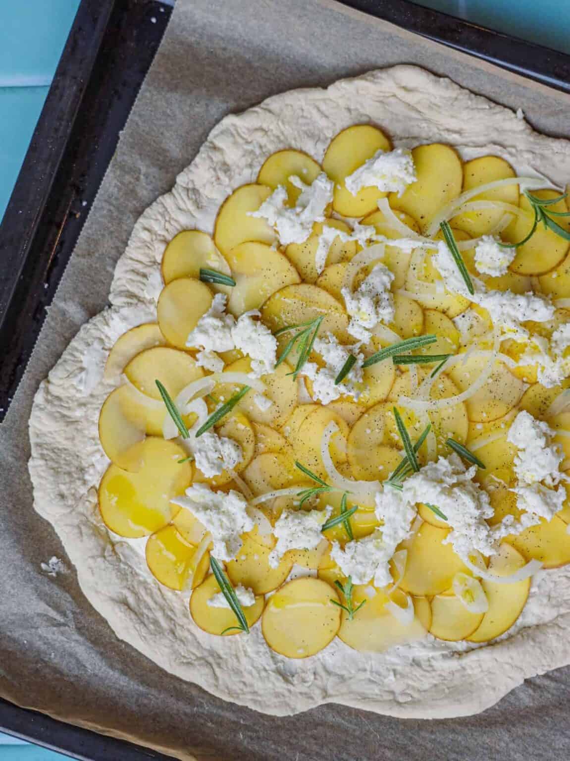 Den bedste kartoffelpizza - Hvid pizza med kartofler og mozzarella