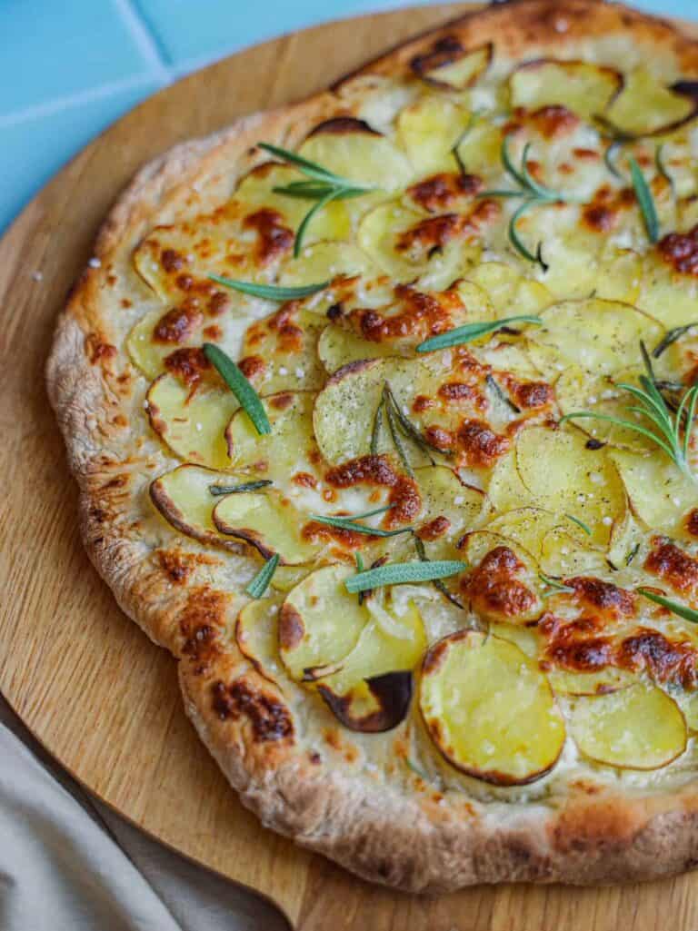 Den bedste kartoffelpizza - Hvid pizza med kartofler og mozzarella