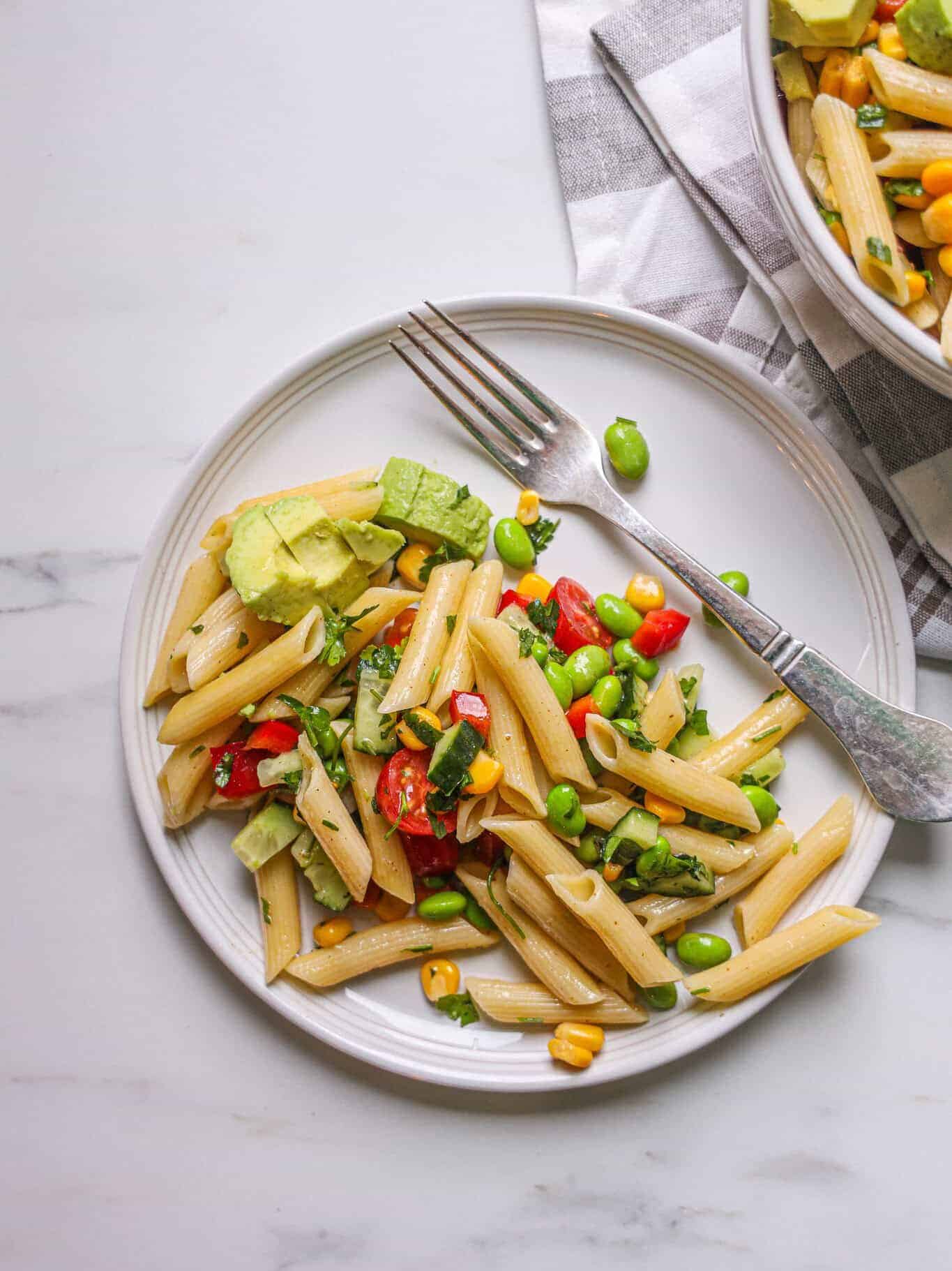 pastasalat med grøntsager