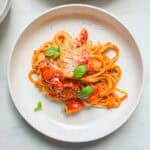 Pasta med tomat og flødeost