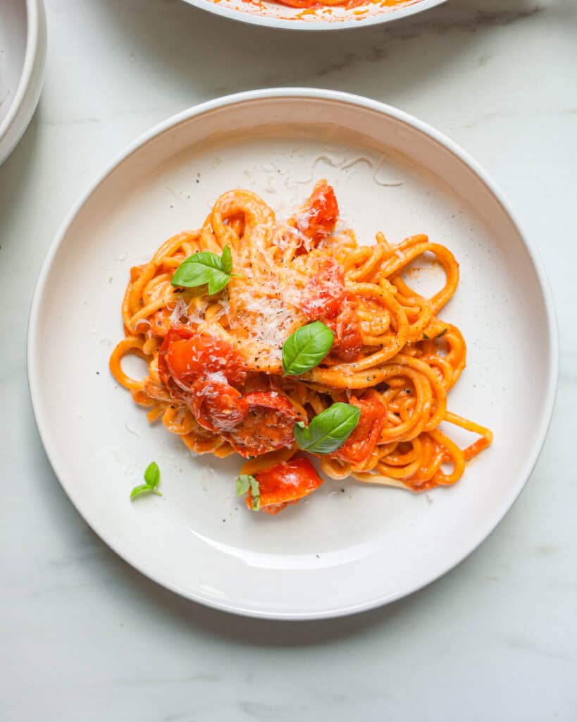 Pasta med tomat og flødeost