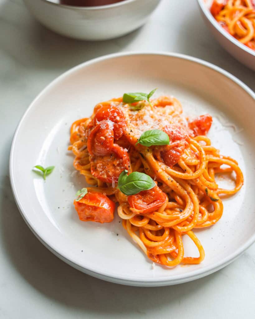 Pasta med tomat og flødeost