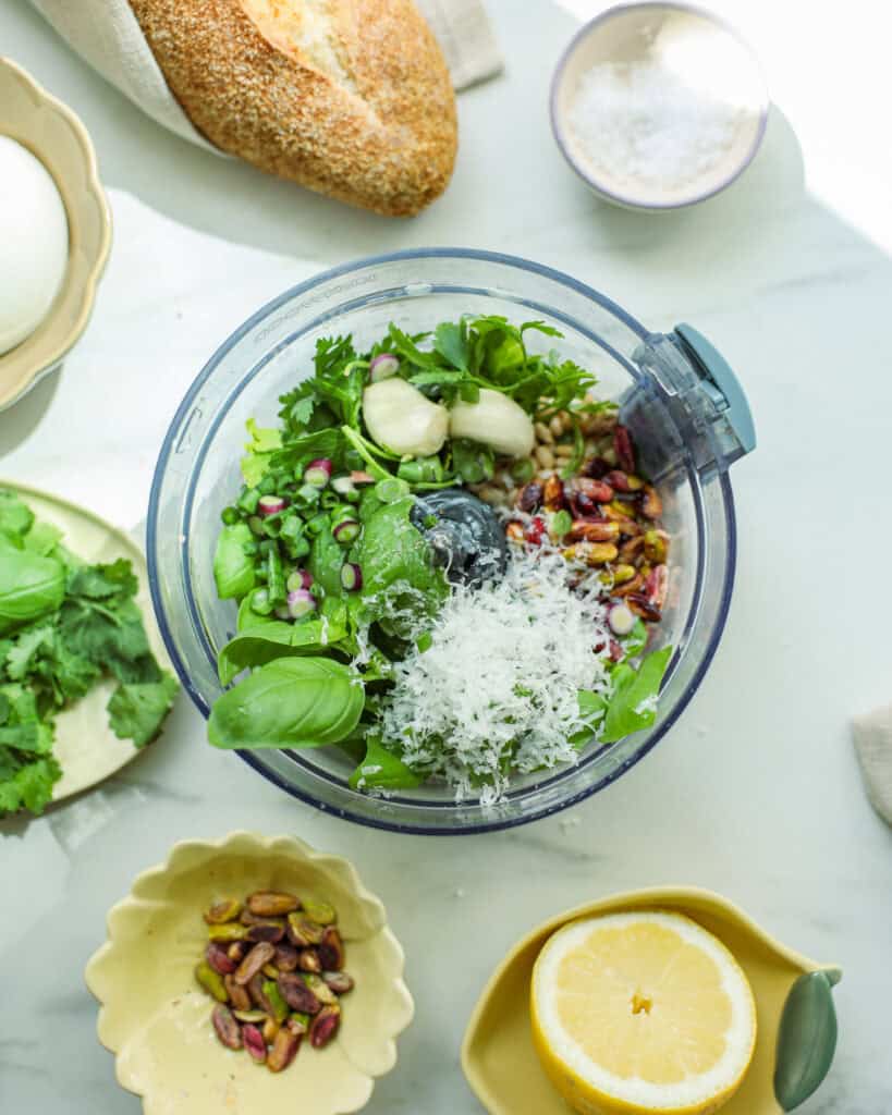 Burrata med ovnbagte tomater og pesto