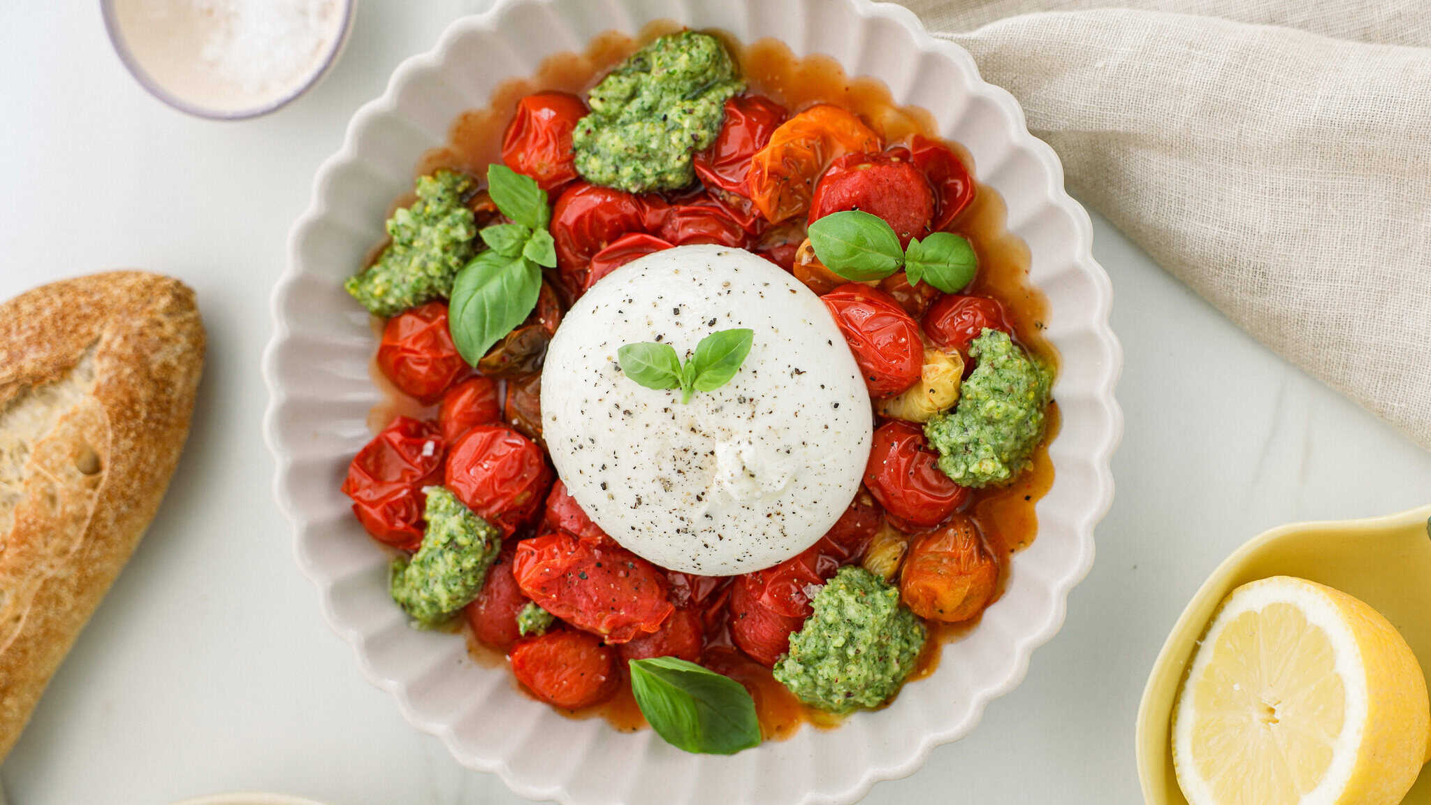 Burrata med ovnbagte tomater og pesto