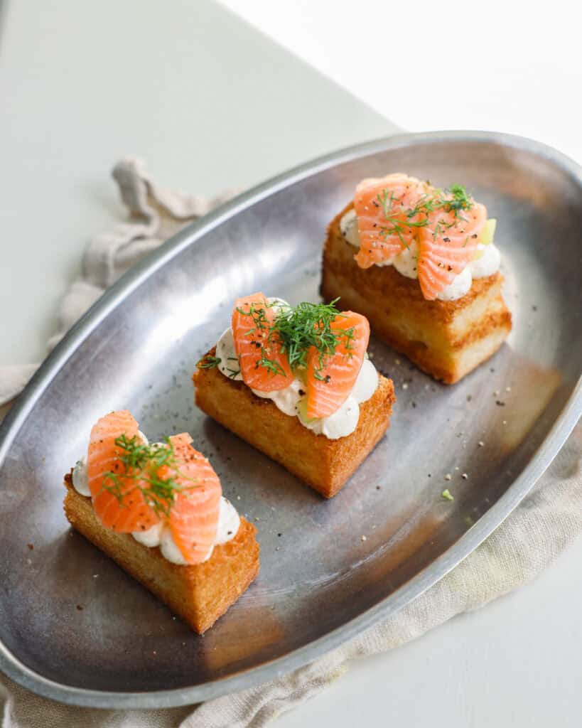 Laks på ristet brød med citronflødeost_02