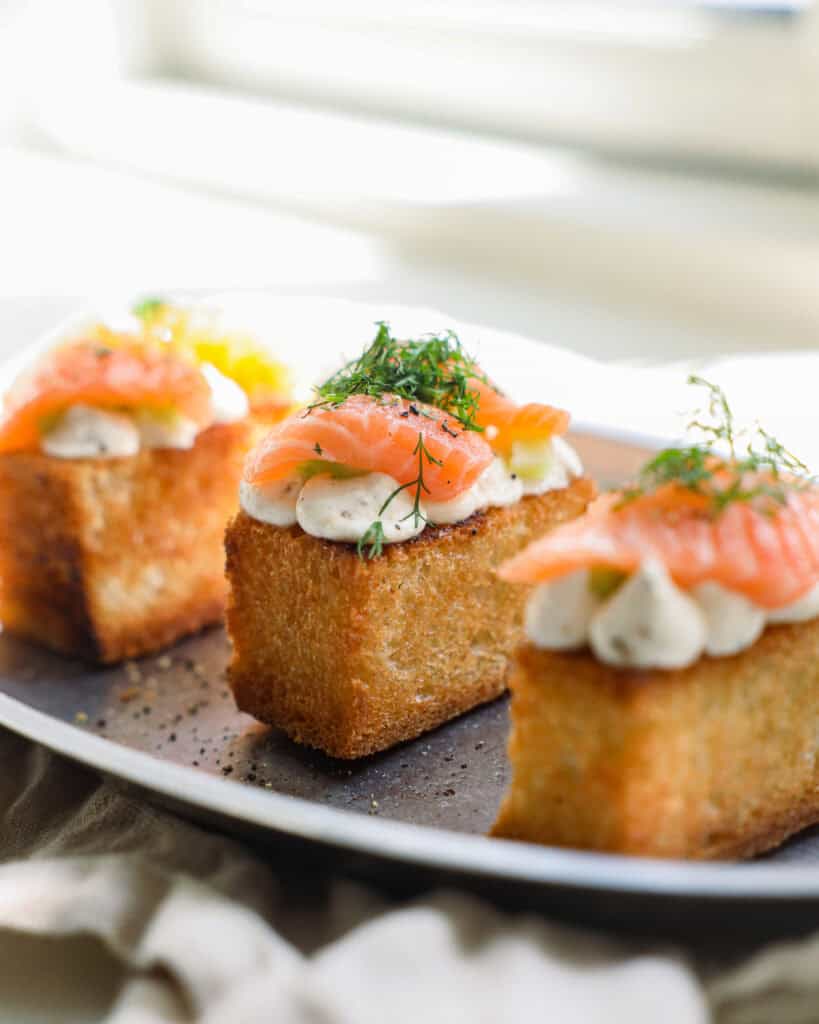Laks på ristet brød med citronflødeost_03