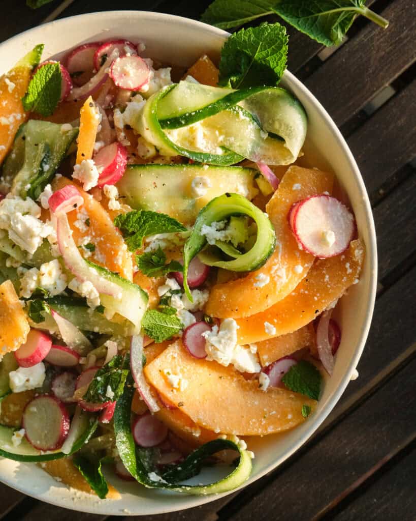 Melonsalat med agurk, radiser og mynte_05