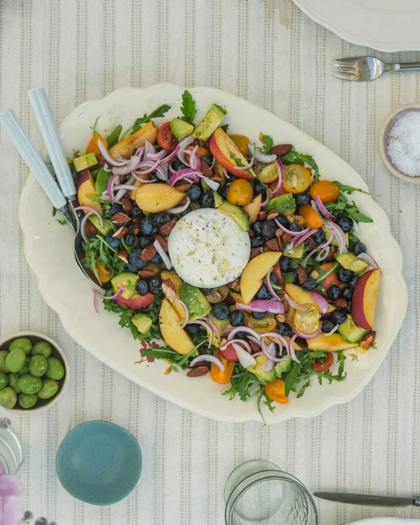 Salat med nektrain, blåbær og burrata_03