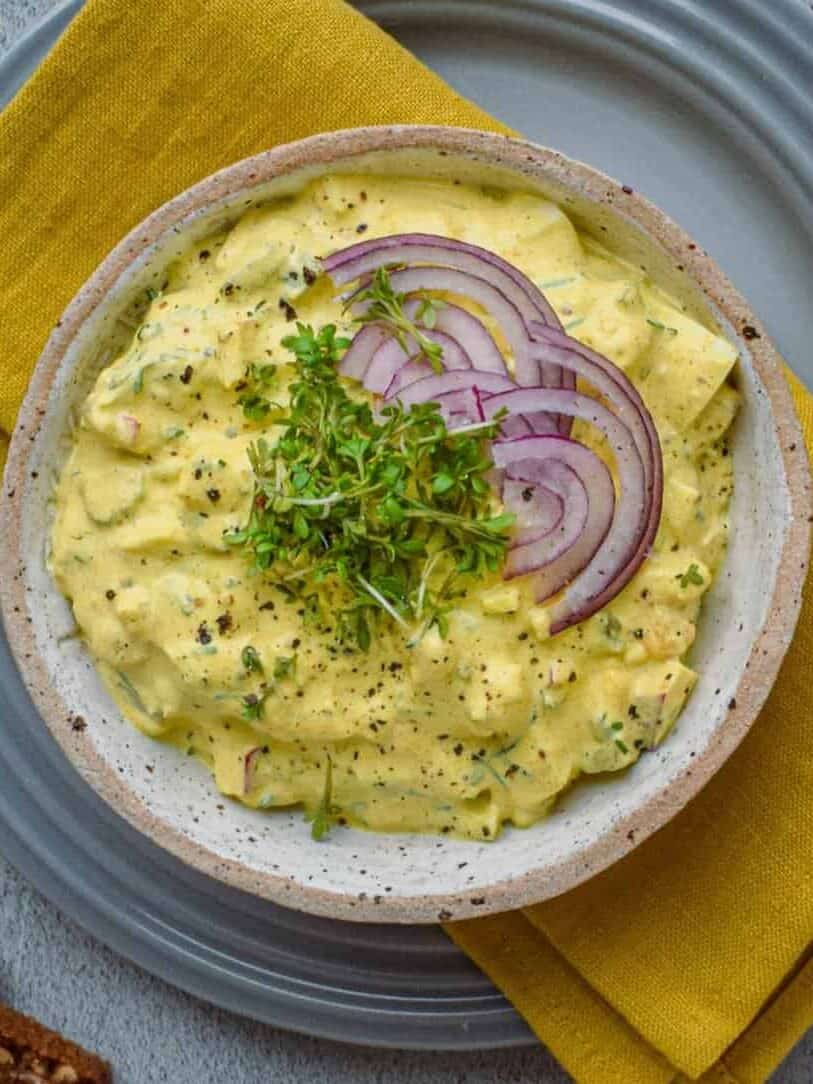 nem og smagfuld karrysalat med æble