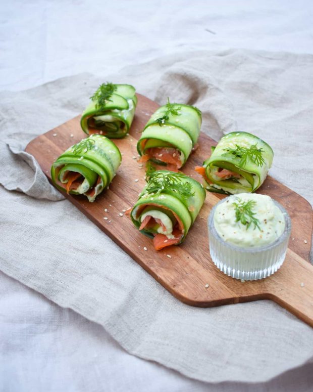 simpel forret med laks og avocado