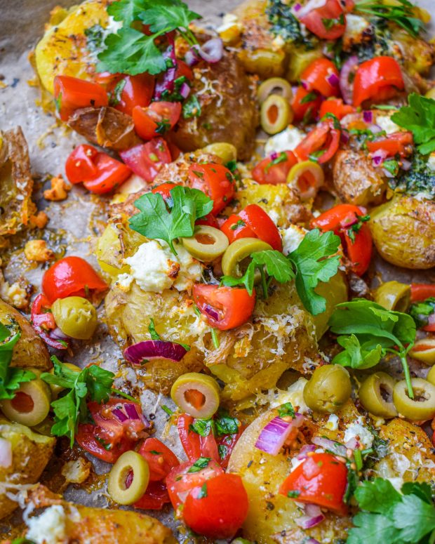 knuste kartofler med feta og tomatsalsa