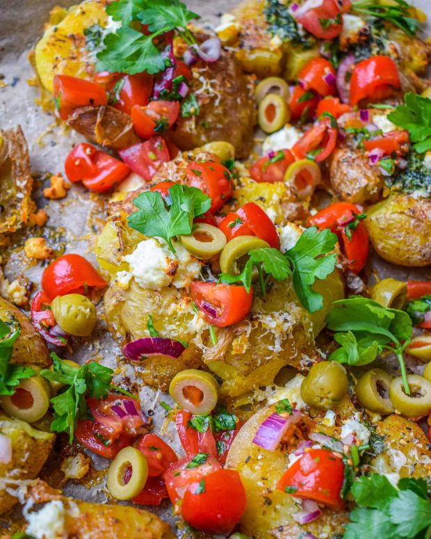 knuste kartofler med feta og tomatsalsa