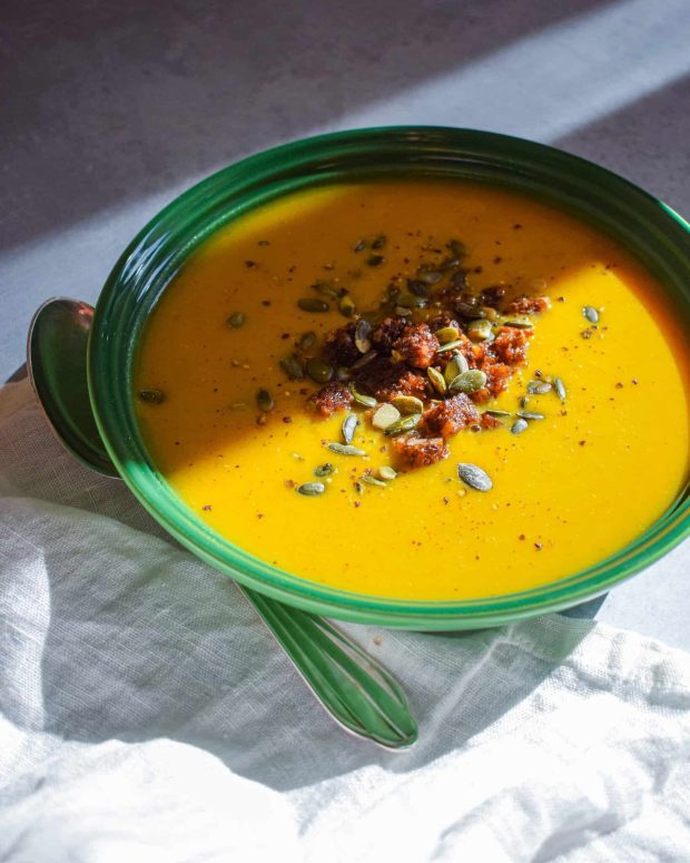 Fyldig, mættende og cremet græskarsuppe
