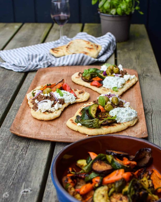 græske fladbrød med grillede grøntsager