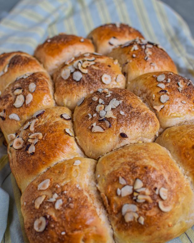 Æbleboller med kanel og kardemomme