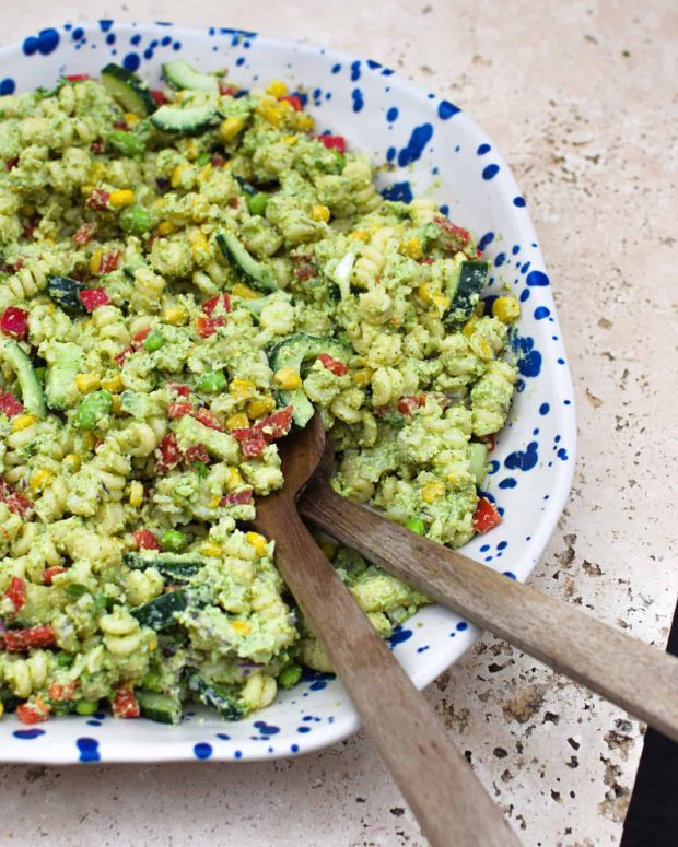 Pastasalat med acovado dressing