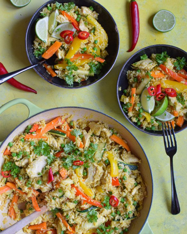 Fried rice - stegte ris med kylling, grøntsager og æg