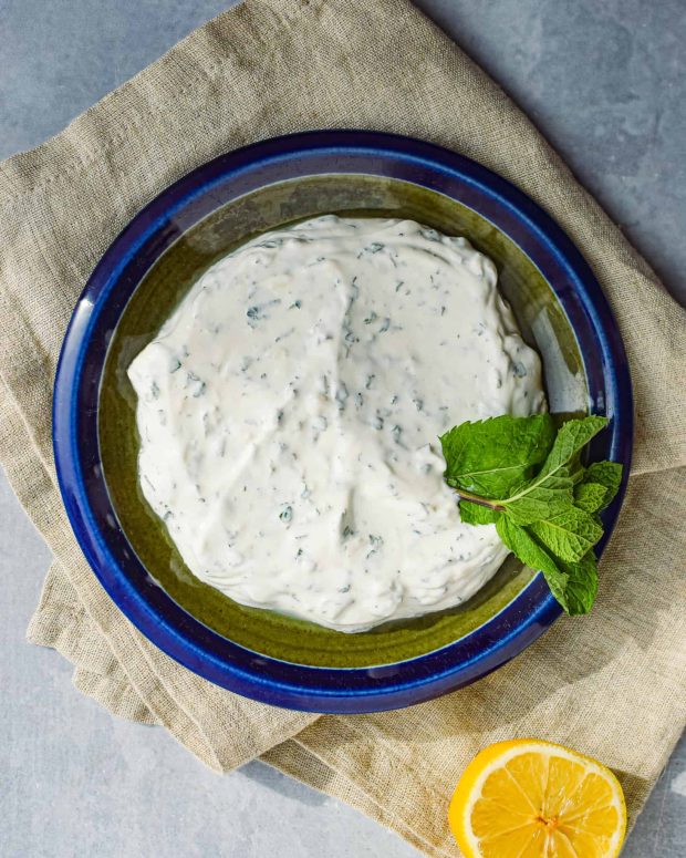 Myntedressing med hvidløg