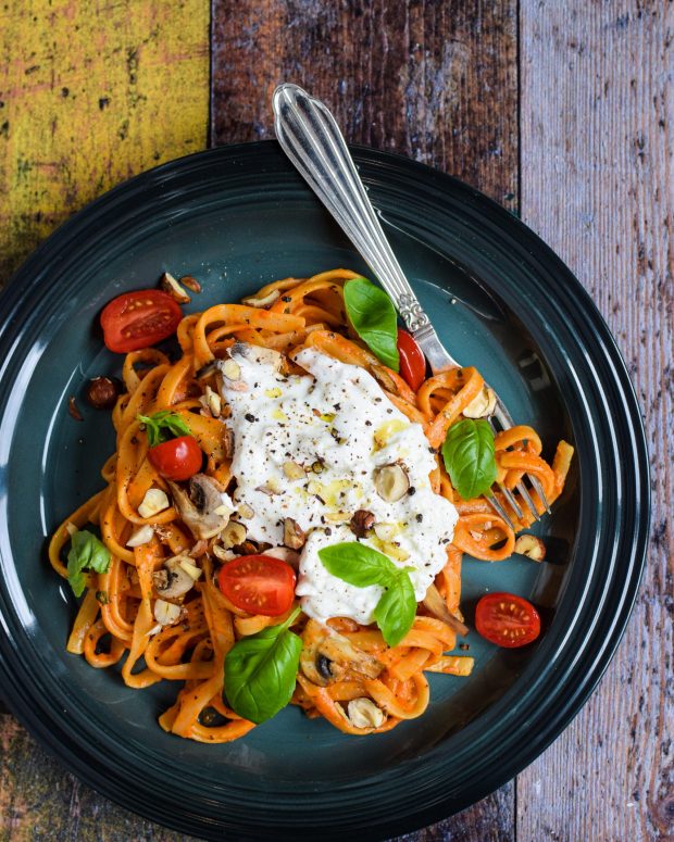 Pasta burrata i cremet tomatsauce