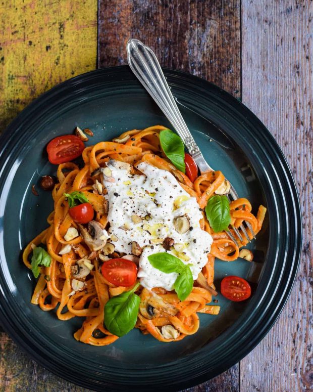 Pasta burrata i cremet tomatsauce