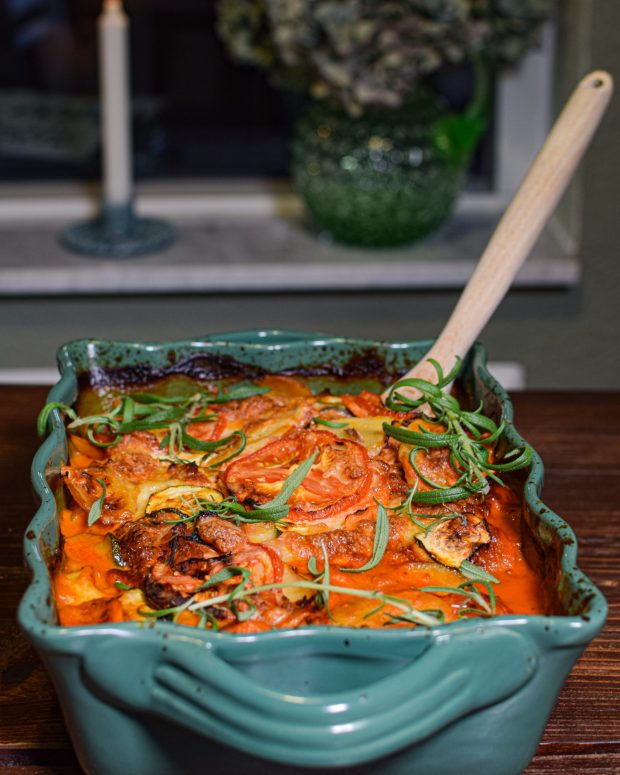 Kartoffelfad med oksekød og grønt