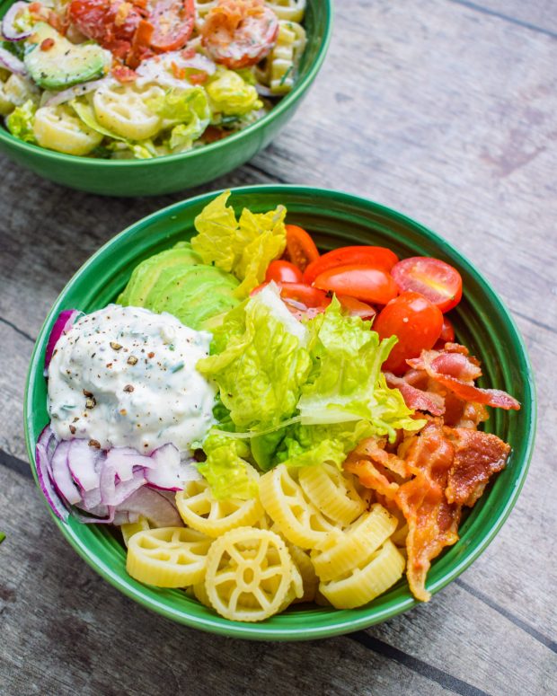 Nem pastasalat med yoghurtdressing