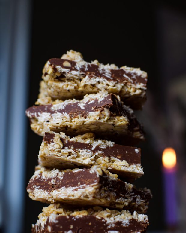 Havregrynsbar med peanutbutter og chokolade