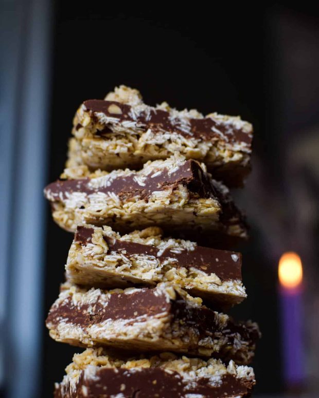 Havregrynsbar med peanutbutter og chokolade
