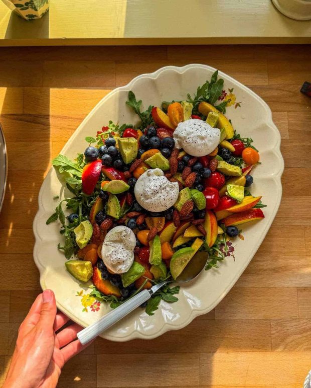 Salat med nektrain, blåbær og burrata_01